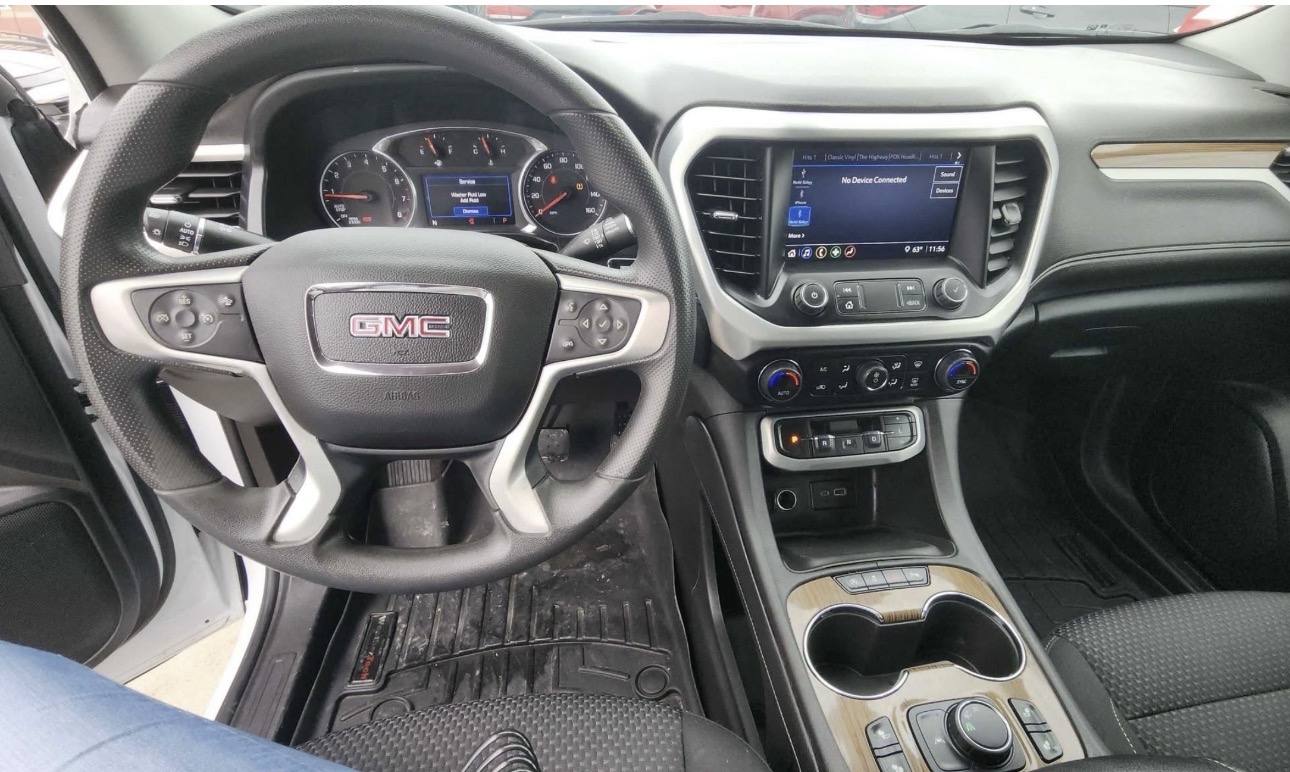 2022 GMC Acadia — photo 6 of 10
