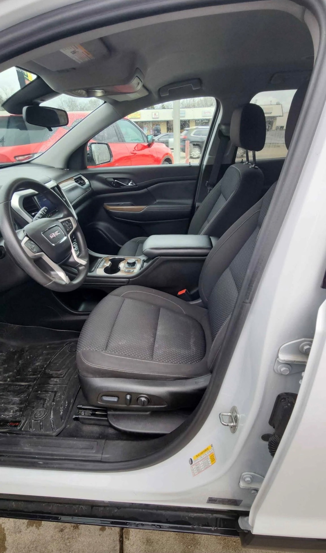 2022 GMC Acadia — photo 5 of 10