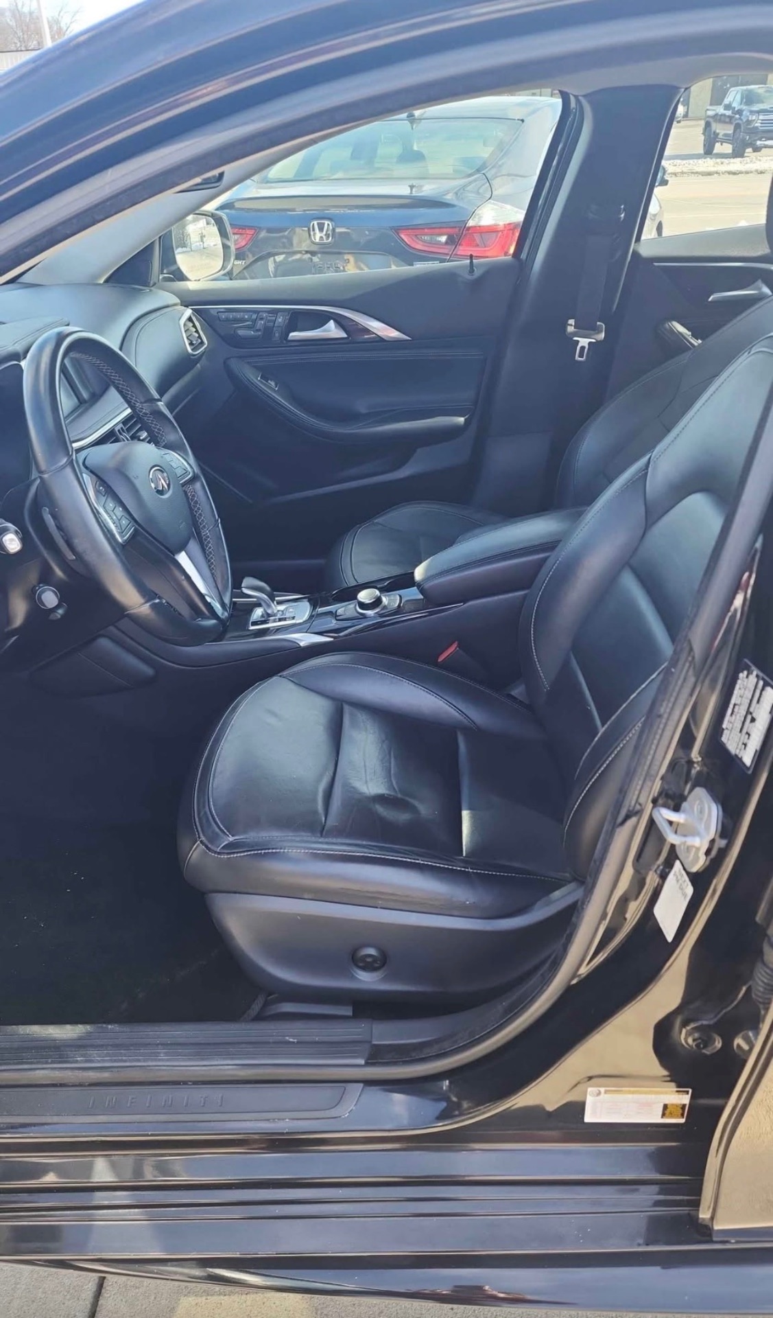 2017 Infiniti QX30 — photo 5 of 10