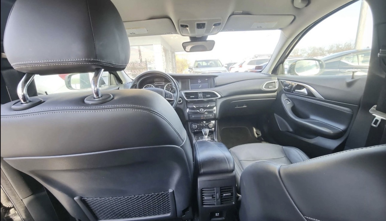 2017 Infiniti QX30 — photo 9 of 10