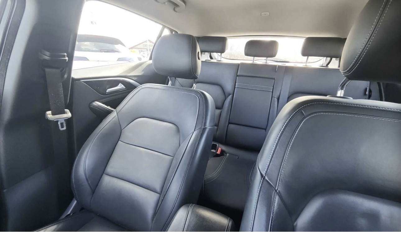 2017 Infiniti QX30 — photo 8 of 10