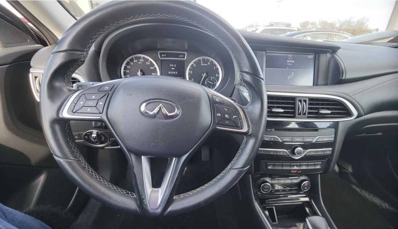 2017 Infiniti QX30 — photo 6 of 10