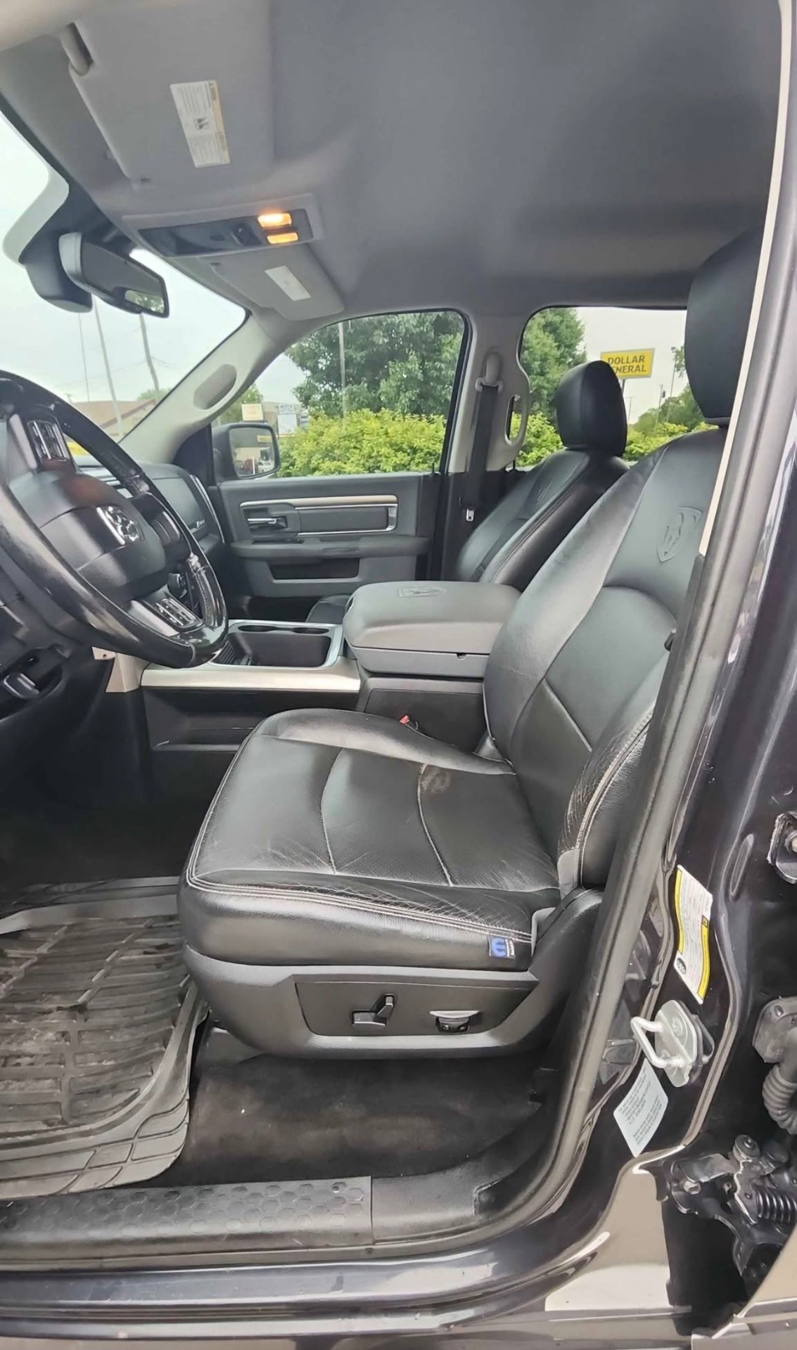 2017 Dodge Ram 1500 — photo 5 of 8