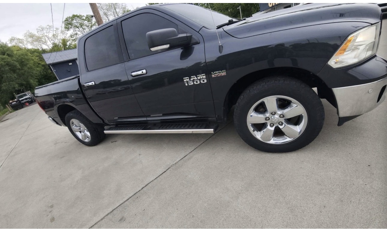 2017 Dodge Ram 1500 — photo 4 of 8