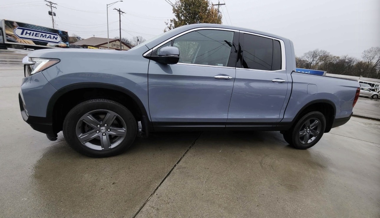 2022 Honda Ridgeline — photo 3 of 10