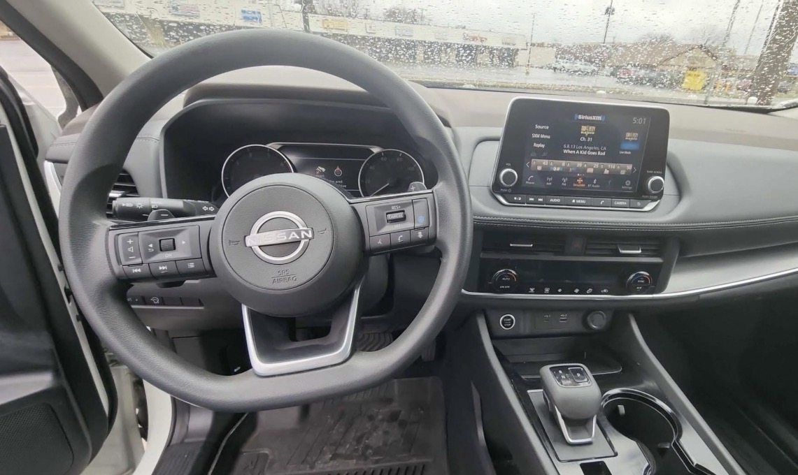 2023 Nissan Rogue — photo 6 of 9