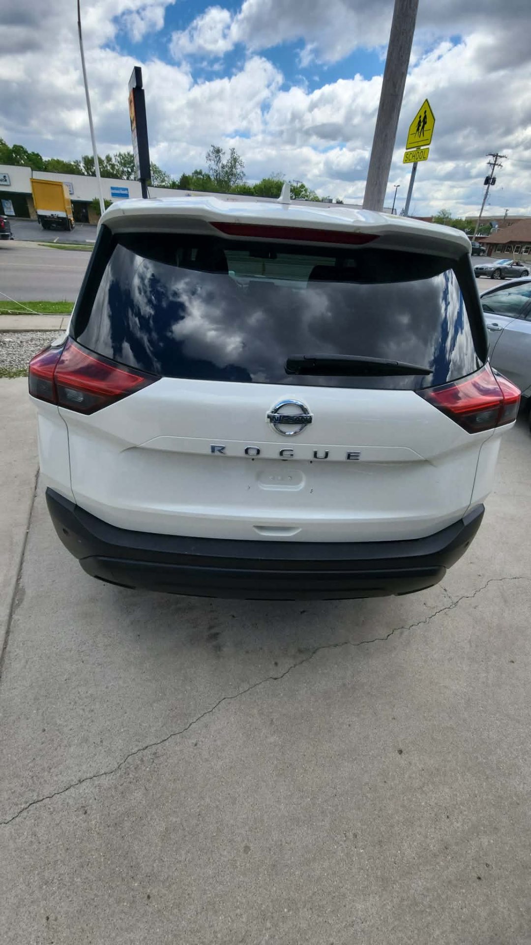 2023 Nissan Rogue — photo 2 of 9