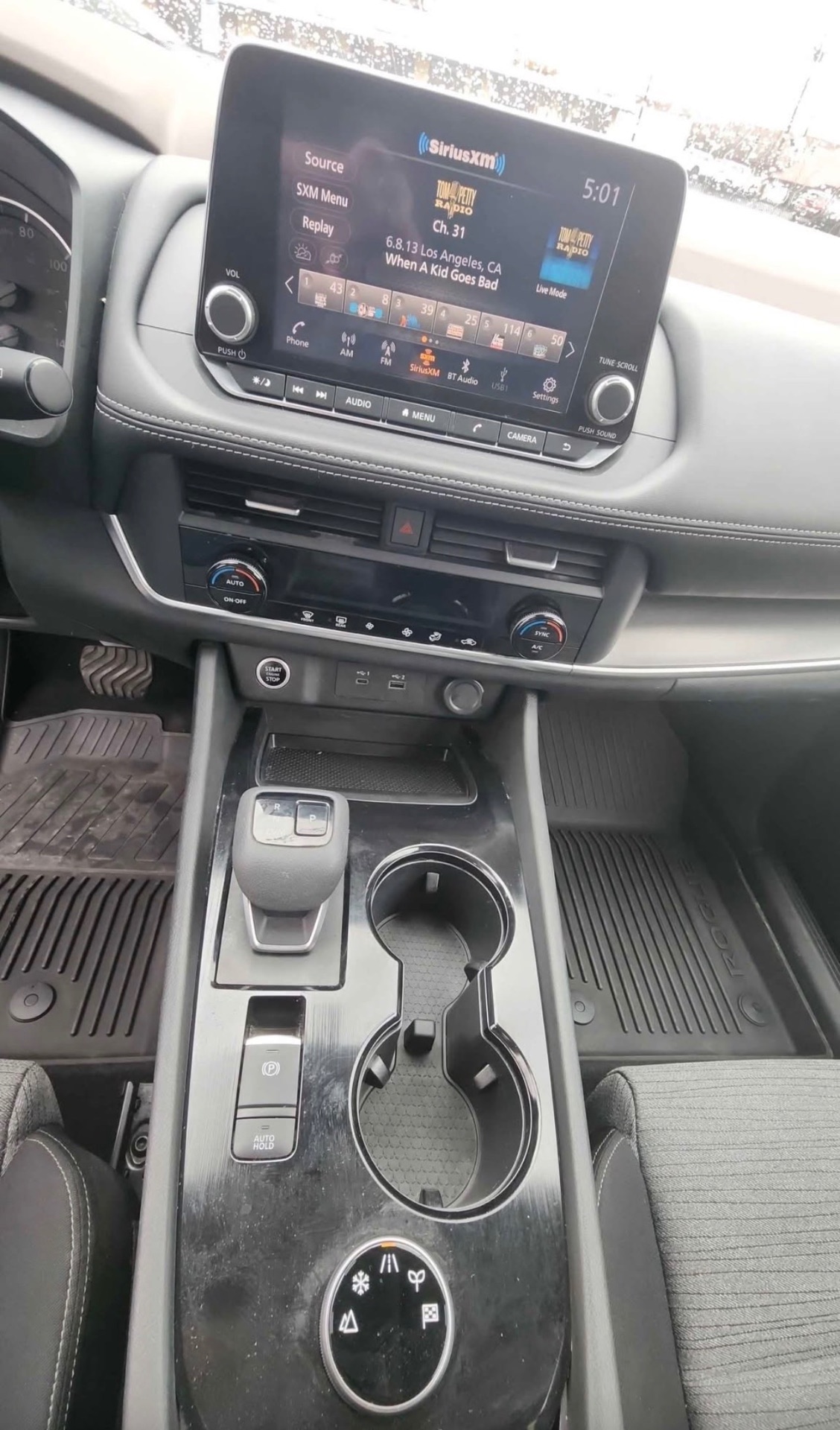 2023 Nissan Rogue — photo 7 of 9