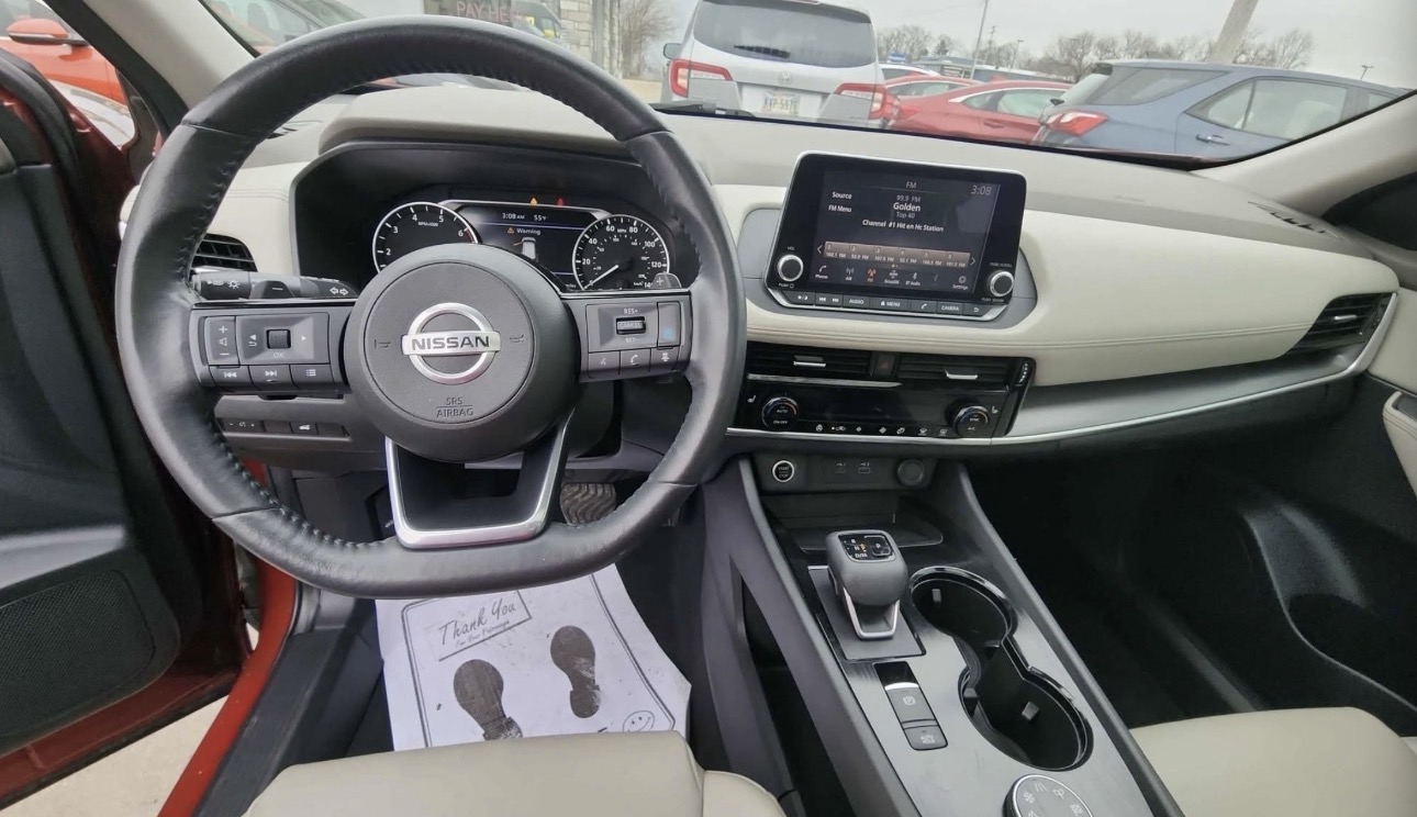 2021 Nissan Rogue — photo 6 of 10
