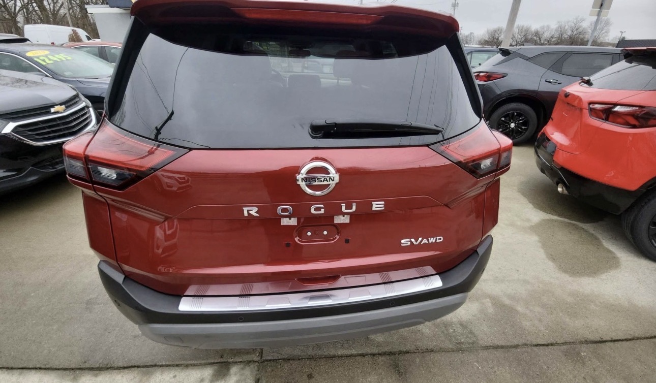 2021 Nissan Rogue — photo 2 of 10