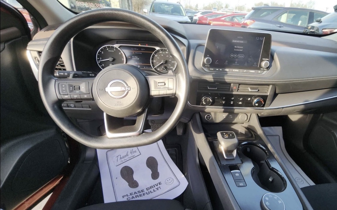 2023 Nissan Rogue — photo 6 of 10