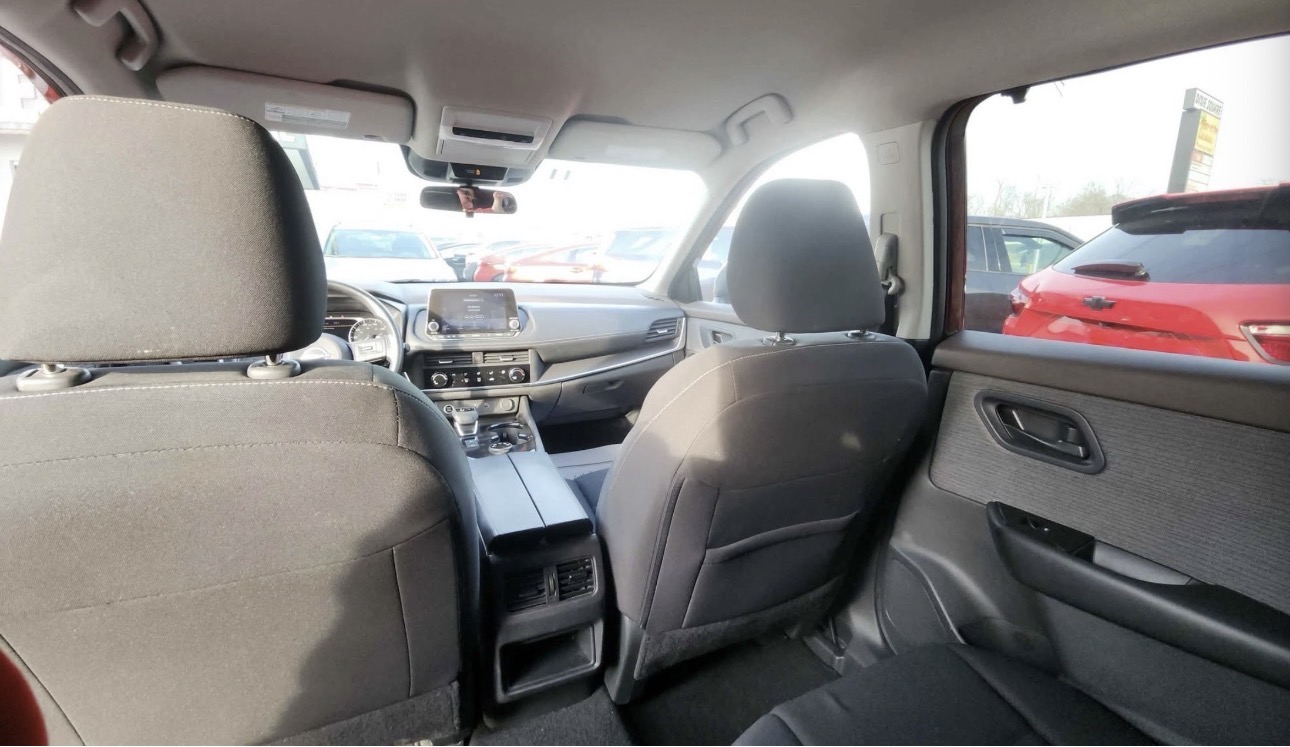 2023 Nissan Rogue — photo 9 of 10