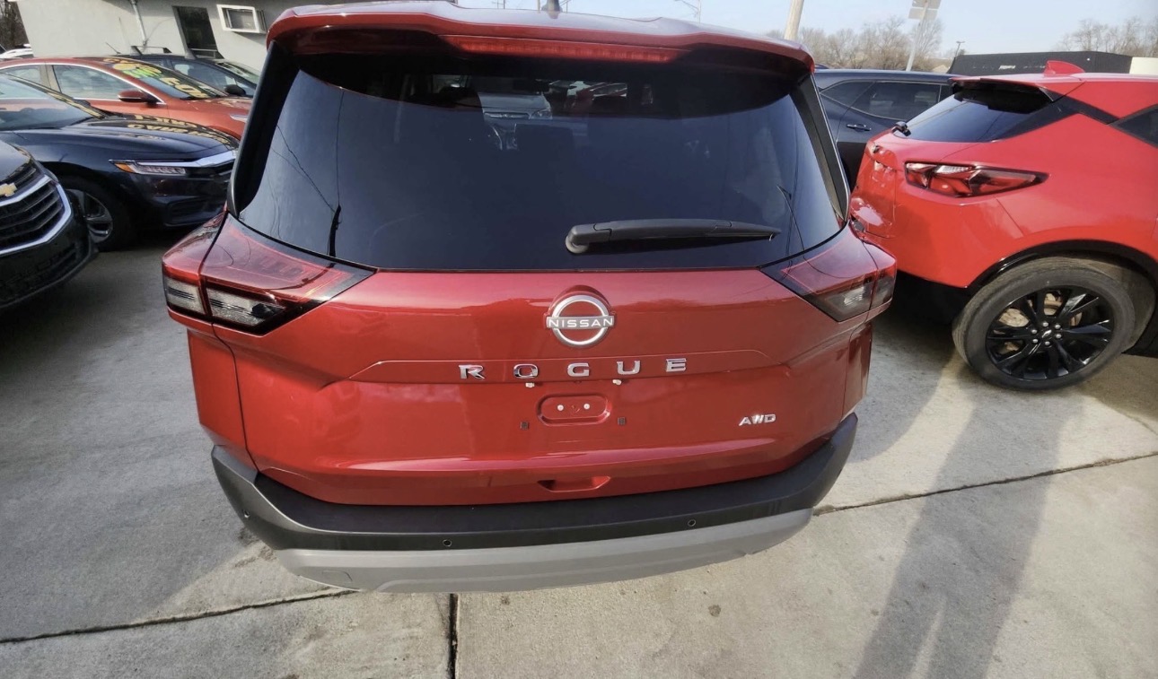 2023 Nissan Rogue — photo 2 of 10